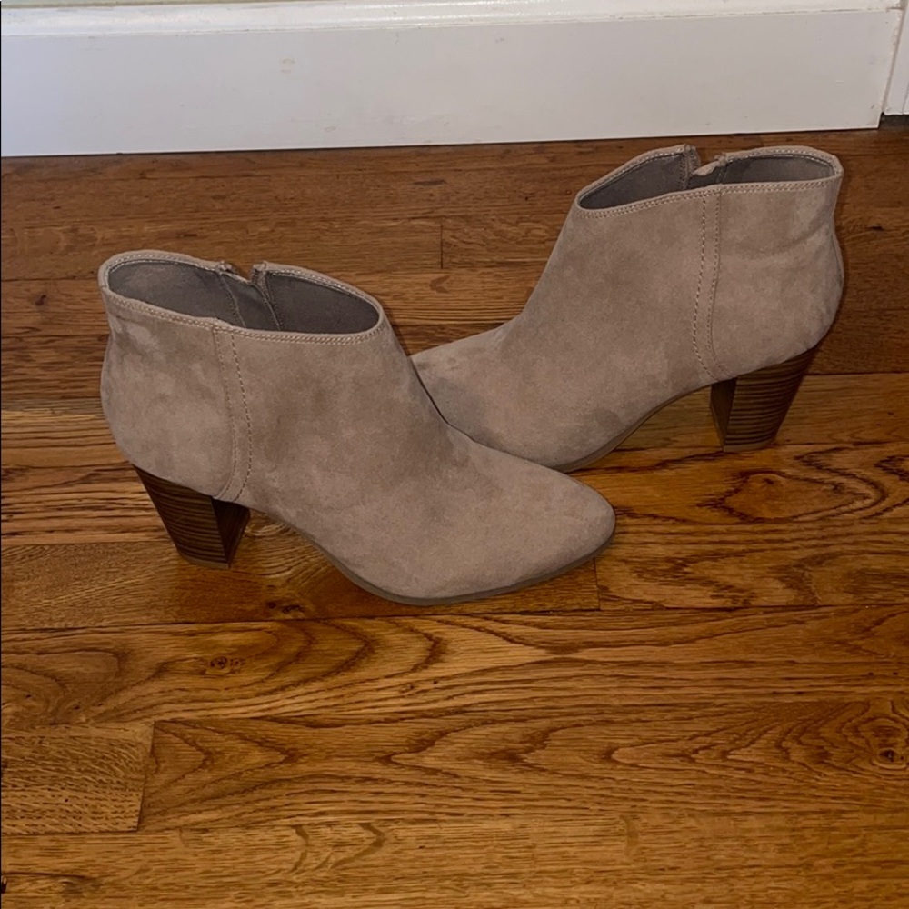 Old Navy Tan Boots Size 8